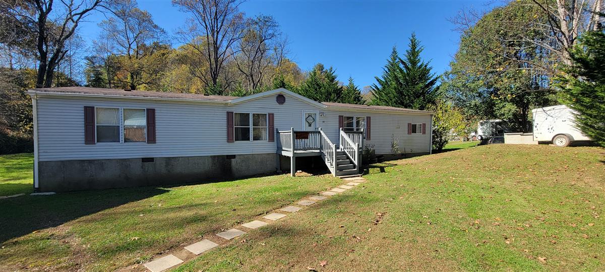 A picture of the property located at 39 WILD ROSE LN, CANDLER NC 28715.