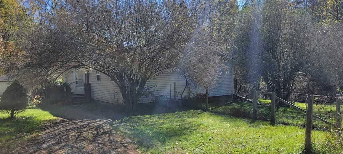 A picture of the property located at 33 WILD ROSE LN, CANDLER NC 28715.