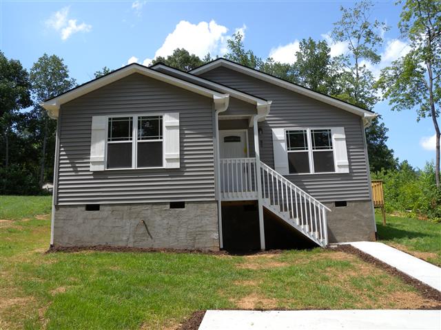 A picture of the property located at 21 EASTWIND LN, CANDLER NC 28715.