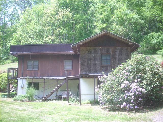 A picture of the property located at 75 FORREST LN, CANDLER NC 28715.