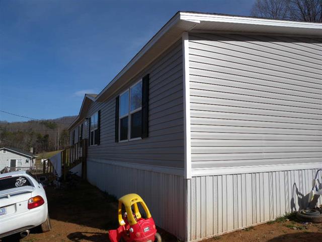 A picture of the property located at 20 MACIE LN, CANDLER NC 28715.