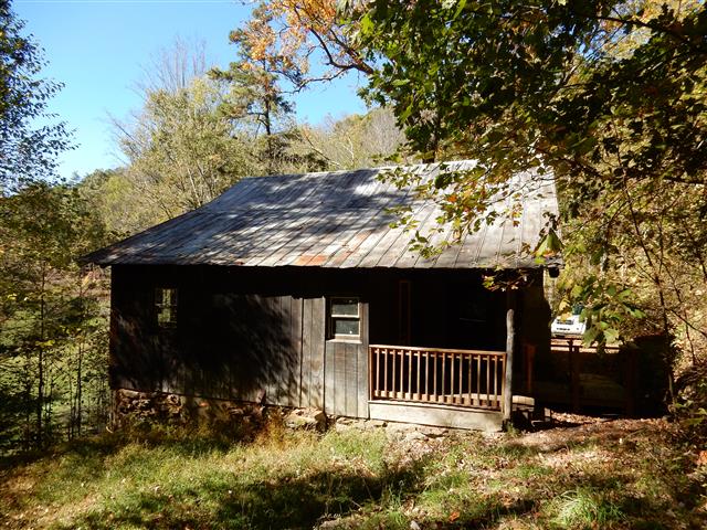 A picture of the property located at 89 FORREST LN, CANDLER NC 28715.