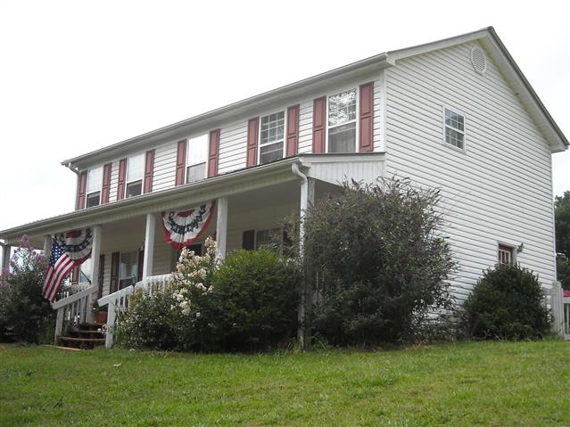 A picture of the property located at 17 SADDLEBROOK LN, LEICESTER NC 28748.