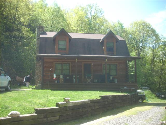 A picture of the property located at 5 RUSTIC RIDGE DR, CANDLER NC 28715.