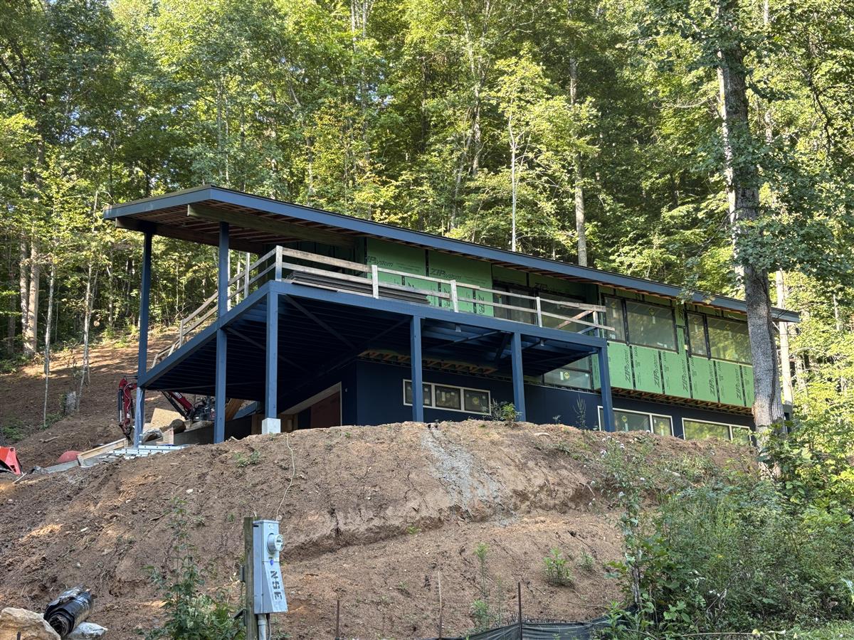 A picture of the property located at 21 TALKING ROCK LN, LEICESTER NC 28748.