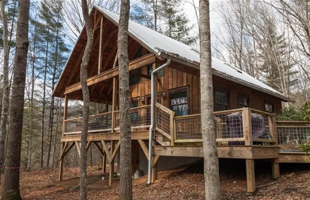 A picture of the property located at 50 POKEWEED LN, LEICESTER NC 28748.