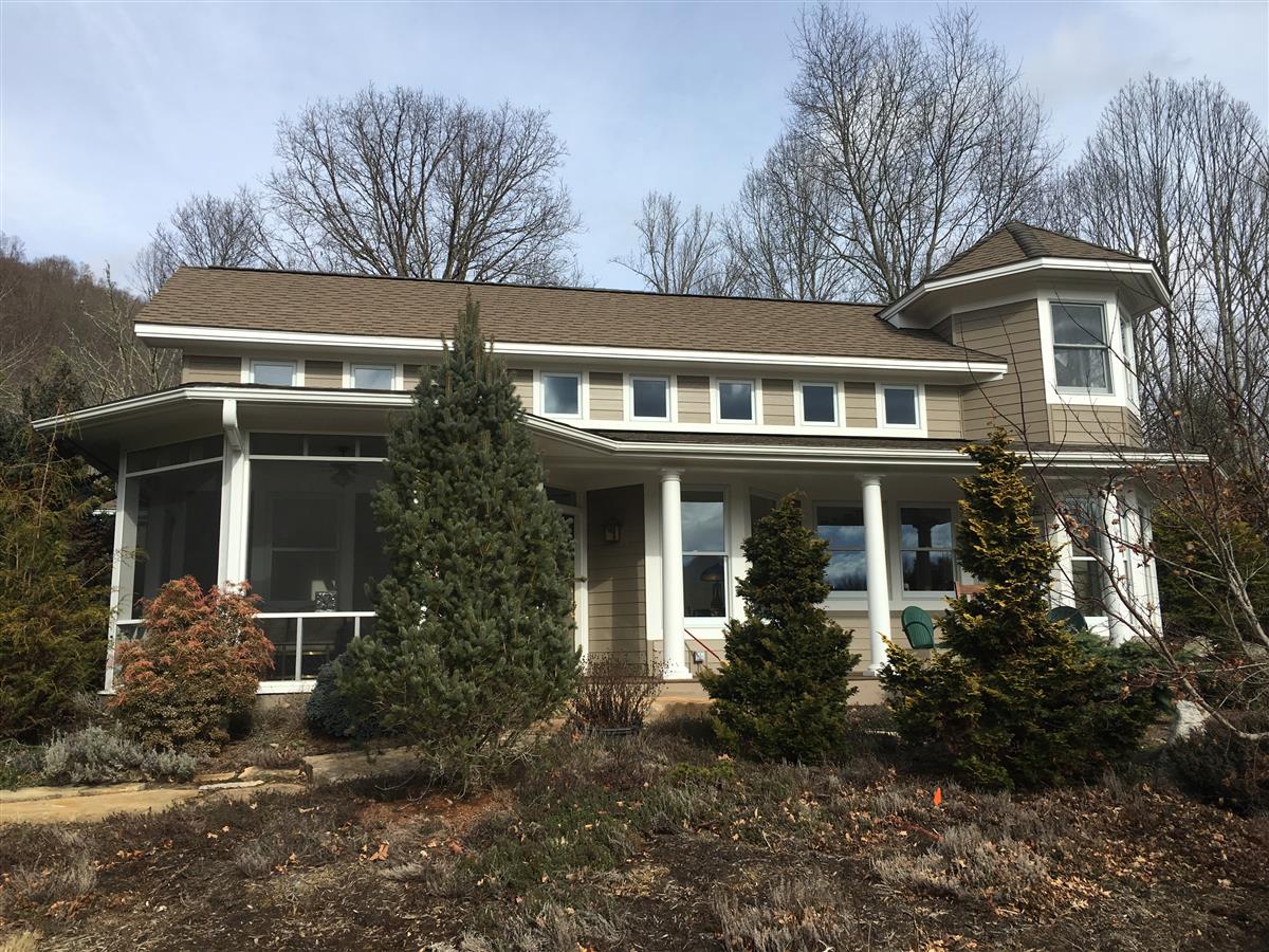 A picture of the property located at 34 EARLY VIEW RD, LEICESTER NC 28748.