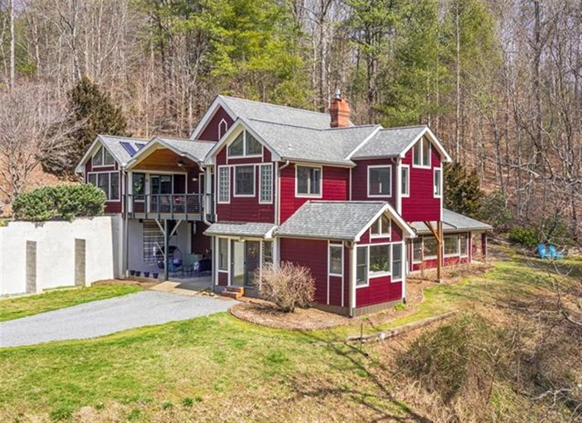 A picture of the property located at 62 EARLY VIEW RD, LEICESTER NC 28748.