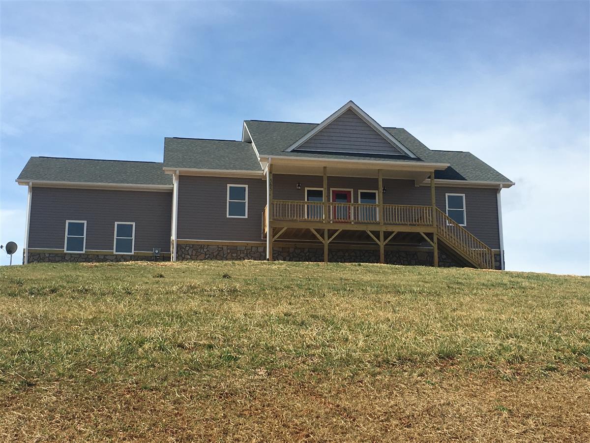A picture of the property located at 128 ANTHONY FARM DR, LEICESTER NC 28748.