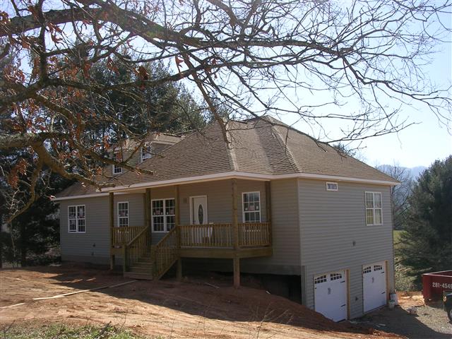 A picture of the property located at 21 RUBY BROWN LN, LEICESTER NC 28748.