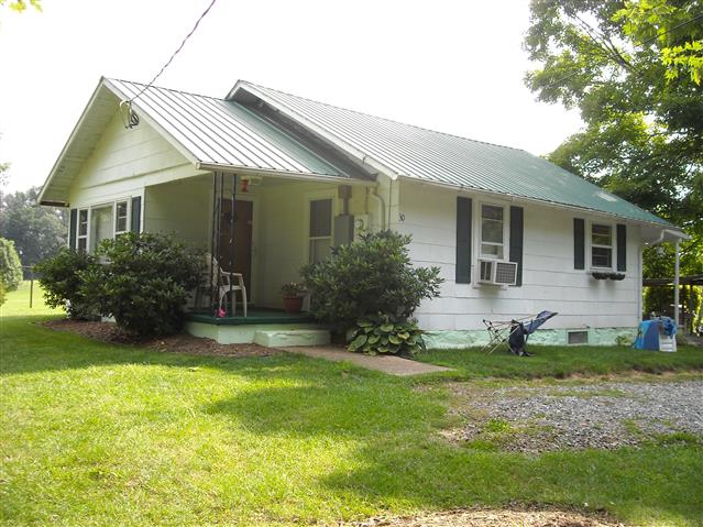 A picture of the property located at 30 RUBY BROWN LN, LEICESTER NC 28748.