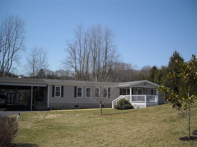 A picture of the property located at 3 HENRY WHITE LN, LEICESTER NC 28748.
