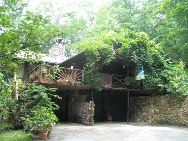 A picture of the property located at 186 GREEN VALLEY RD, LEICESTER NC 28748.