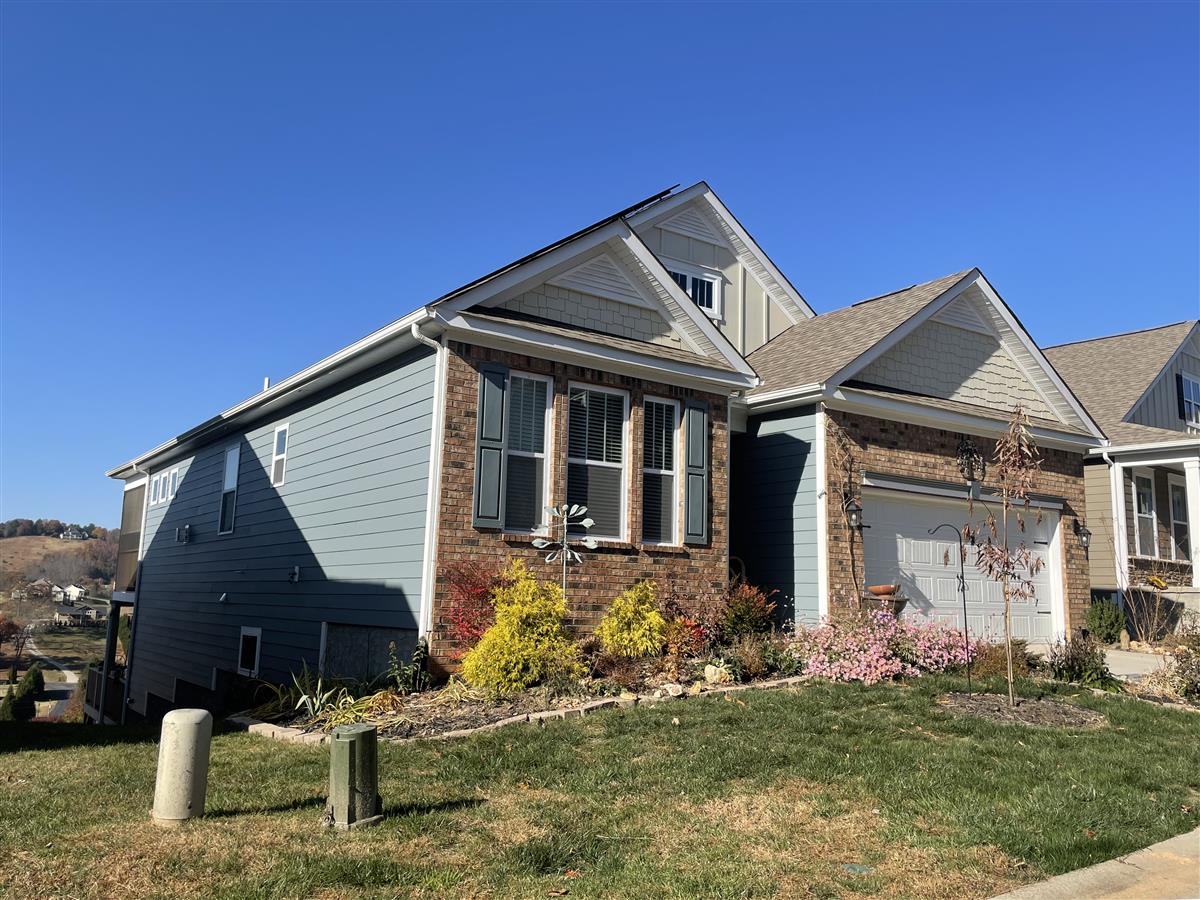 A picture of the property located at 6 SOUTHERN WAY LN, LEICESTER NC 28748.