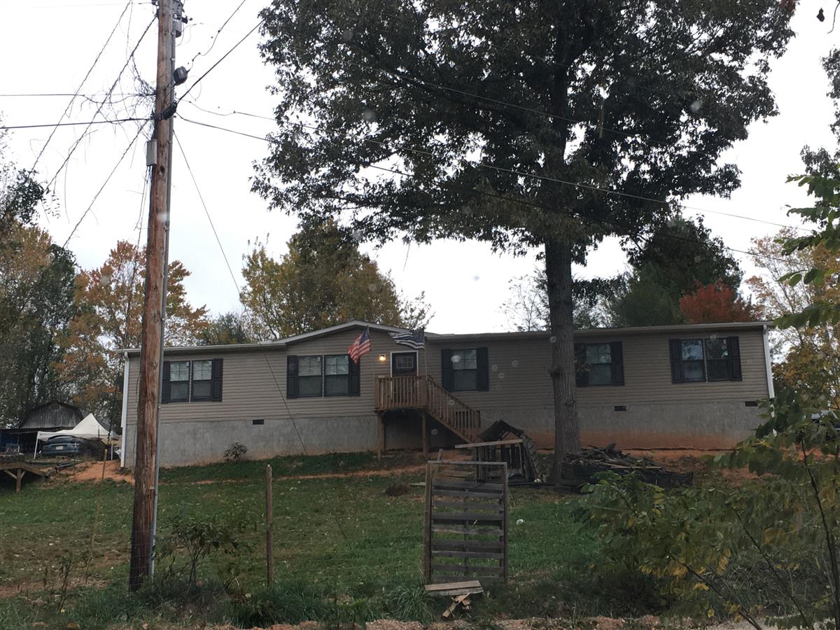 A picture of the property located at 8 APRIL LN, LEICESTER NC 28748.