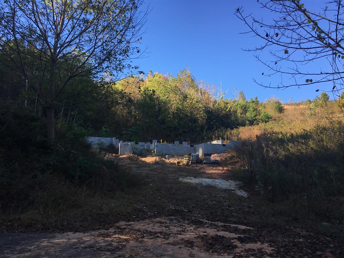 A picture of the property located at 12 SHADE TREE LN, LEICESTER NC 28748.