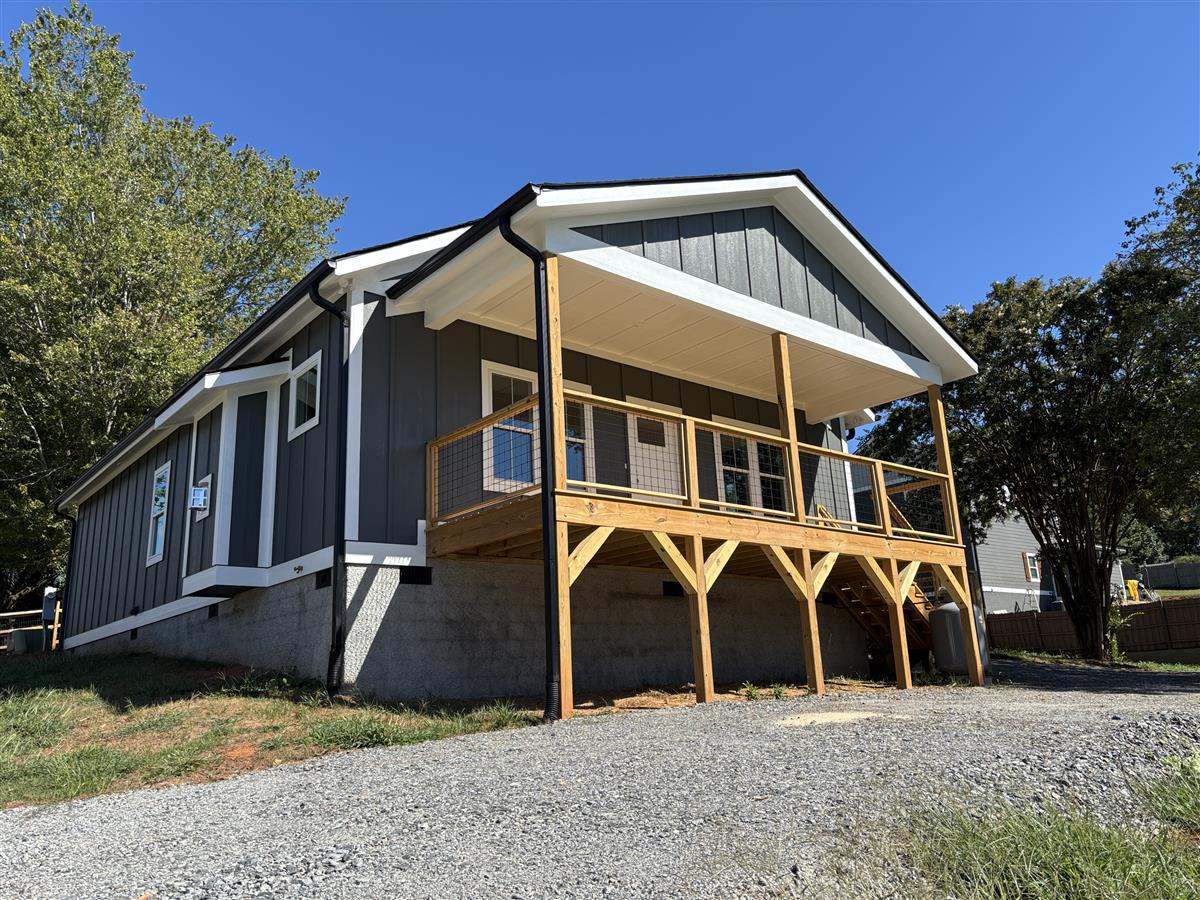 A picture of the property located at 21 MARION RD, LEICESTER NC 28748.
