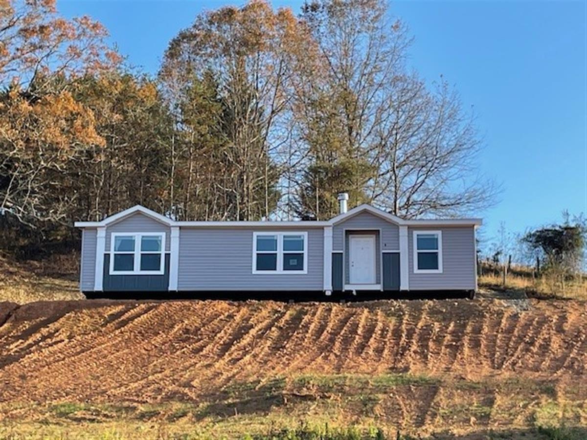 A picture of the property located at 9 FARMSTEAD RD, LEICESTER NC 28748.