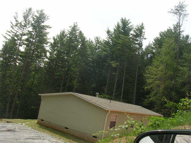 A picture of the property located at 15 COUNTRY ACRES LN, MARSHALL NC 28753.