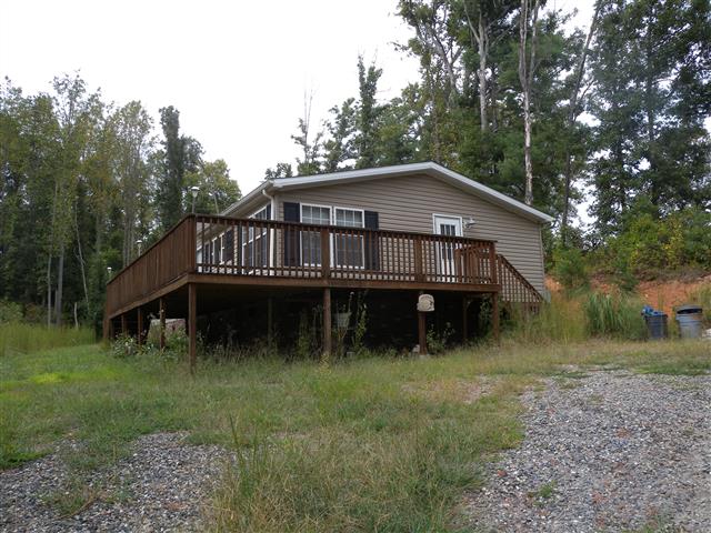 A picture of the property located at 22 COUNTRY ACRES LN, MARSHALL NC 28753.