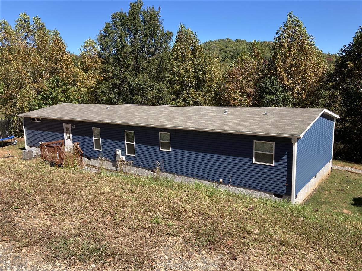 A picture of the property located at 87 HORSEBACK LN, MARSHALL NC 28753.