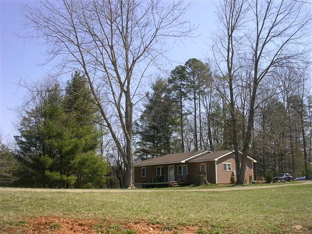 A picture of the property located at 12 BUTTERCUP LN, MARSHALL NC 28753.