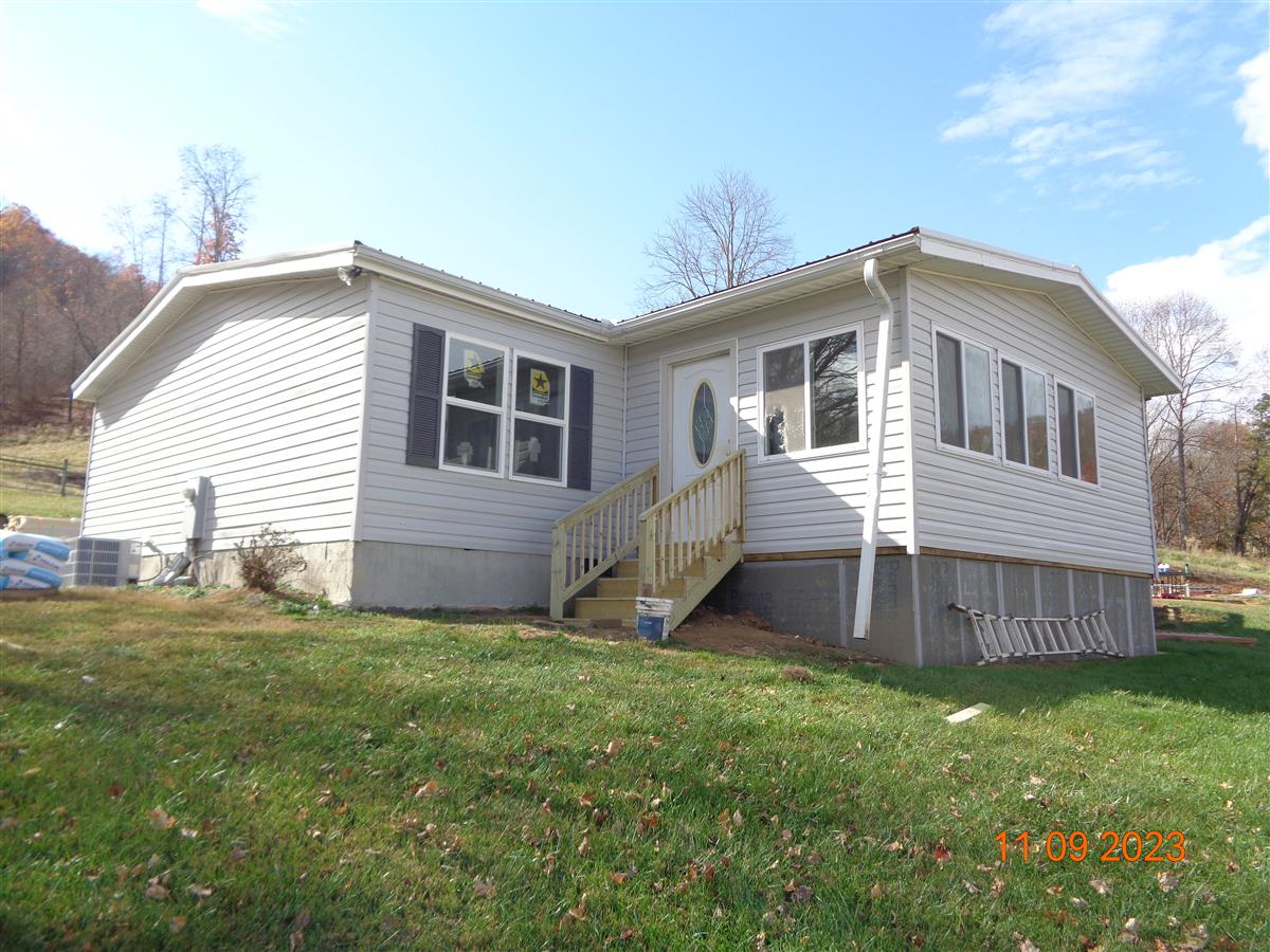 A picture of the property located at 119 BRIANS VIEW DR, CANDLER NC 28715.