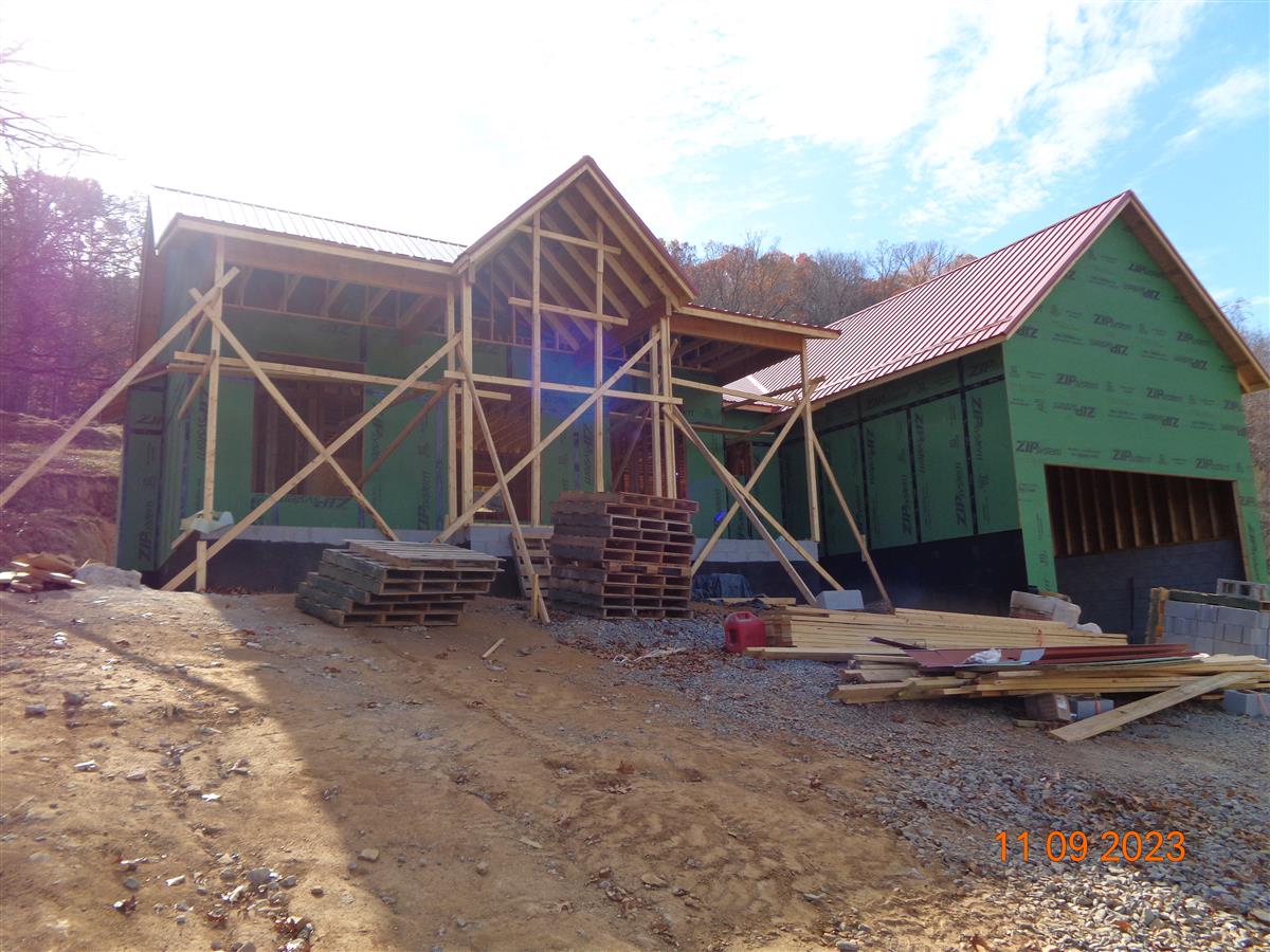 A picture of the property located at 120 BRIANS VIEW DR, CANDLER NC 28715.