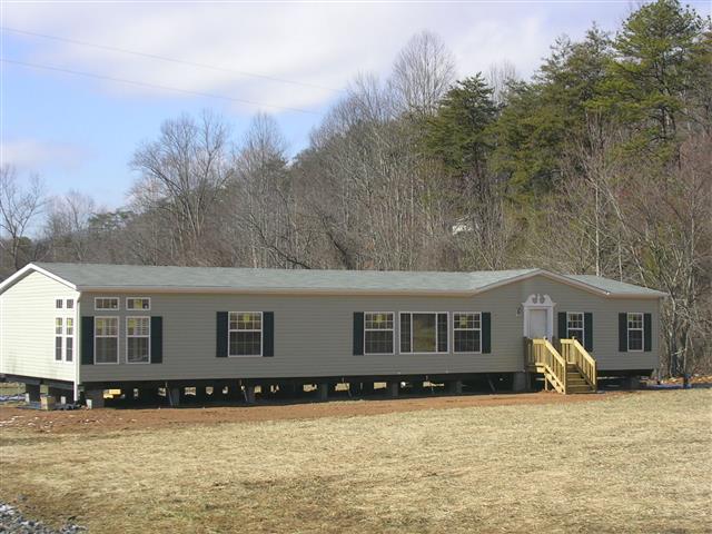A picture of the property located at 25 LACY LEE LN, CANDLER NC 28715.