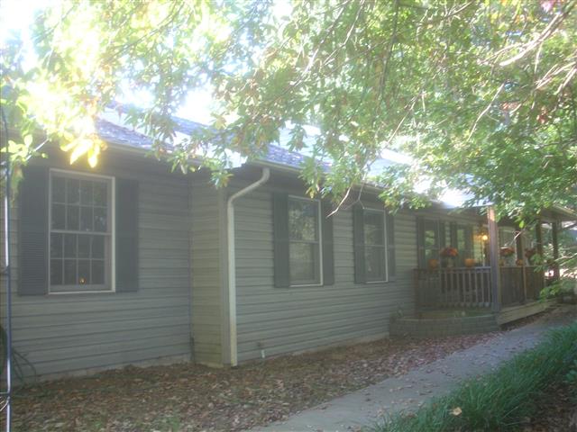 A picture of the property located at 106 COURTNEY LN, CANDLER NC 28715.