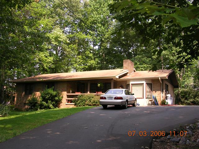 A picture of the property located at 40 SUN UP LN, CANDLER NC 28715.