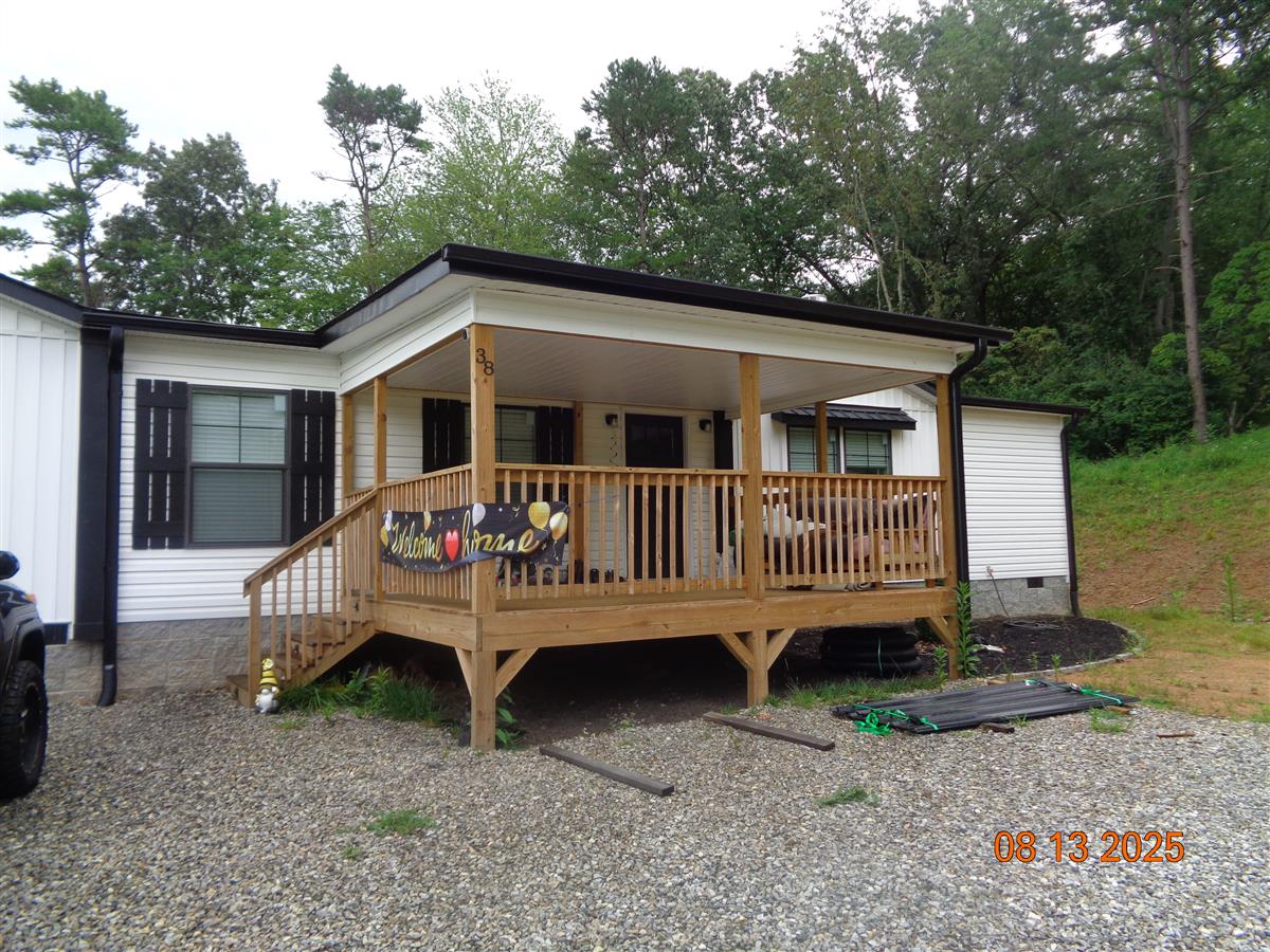 A picture of the property located at 38 CHAZ LN, CANDLER NC 28715.