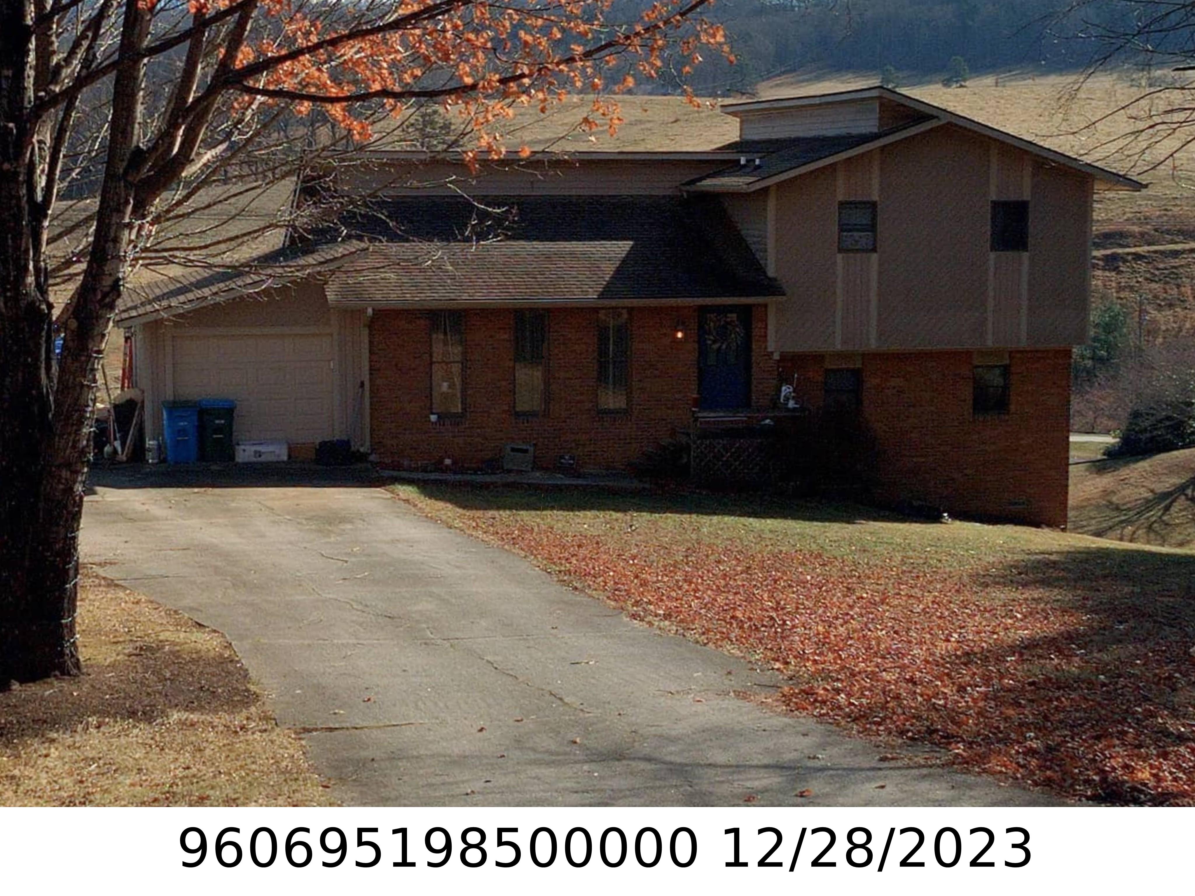 A picture of the property located at 19 SUN UP LN, CANDLER NC 28715.