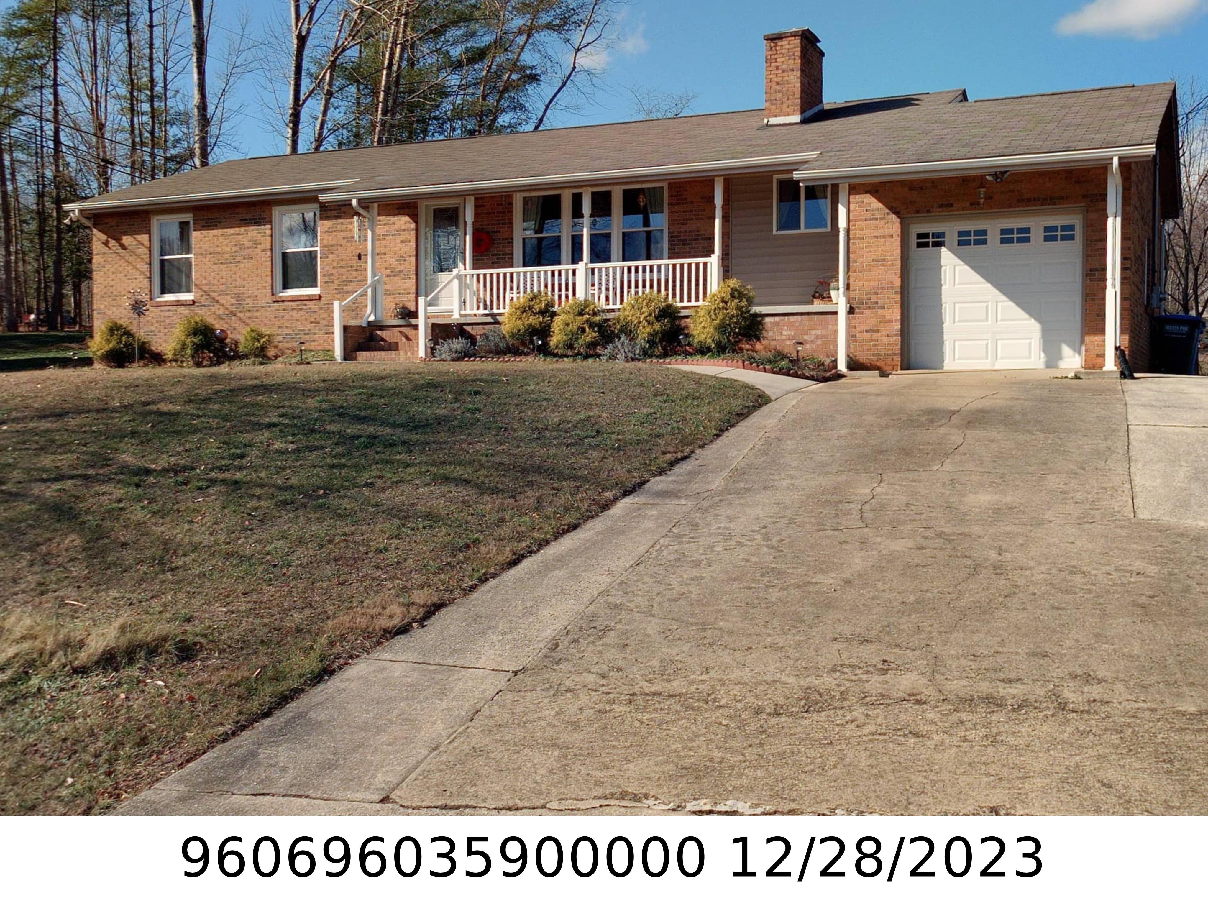 A picture of the property located at 10 SUN UP LN, CANDLER NC 28715.