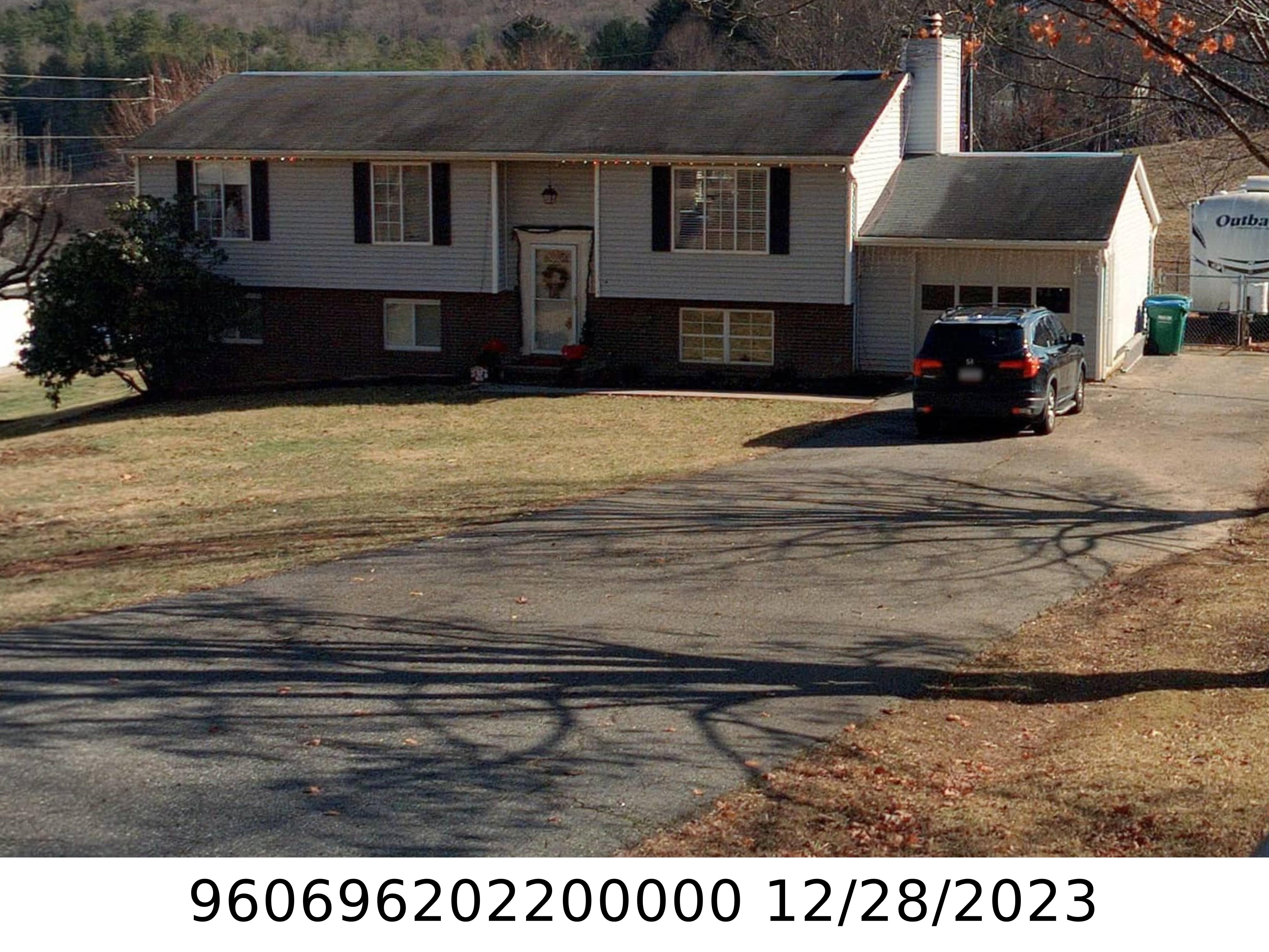 A picture of the property located at 17 SUN UP LN, CANDLER NC 28715.