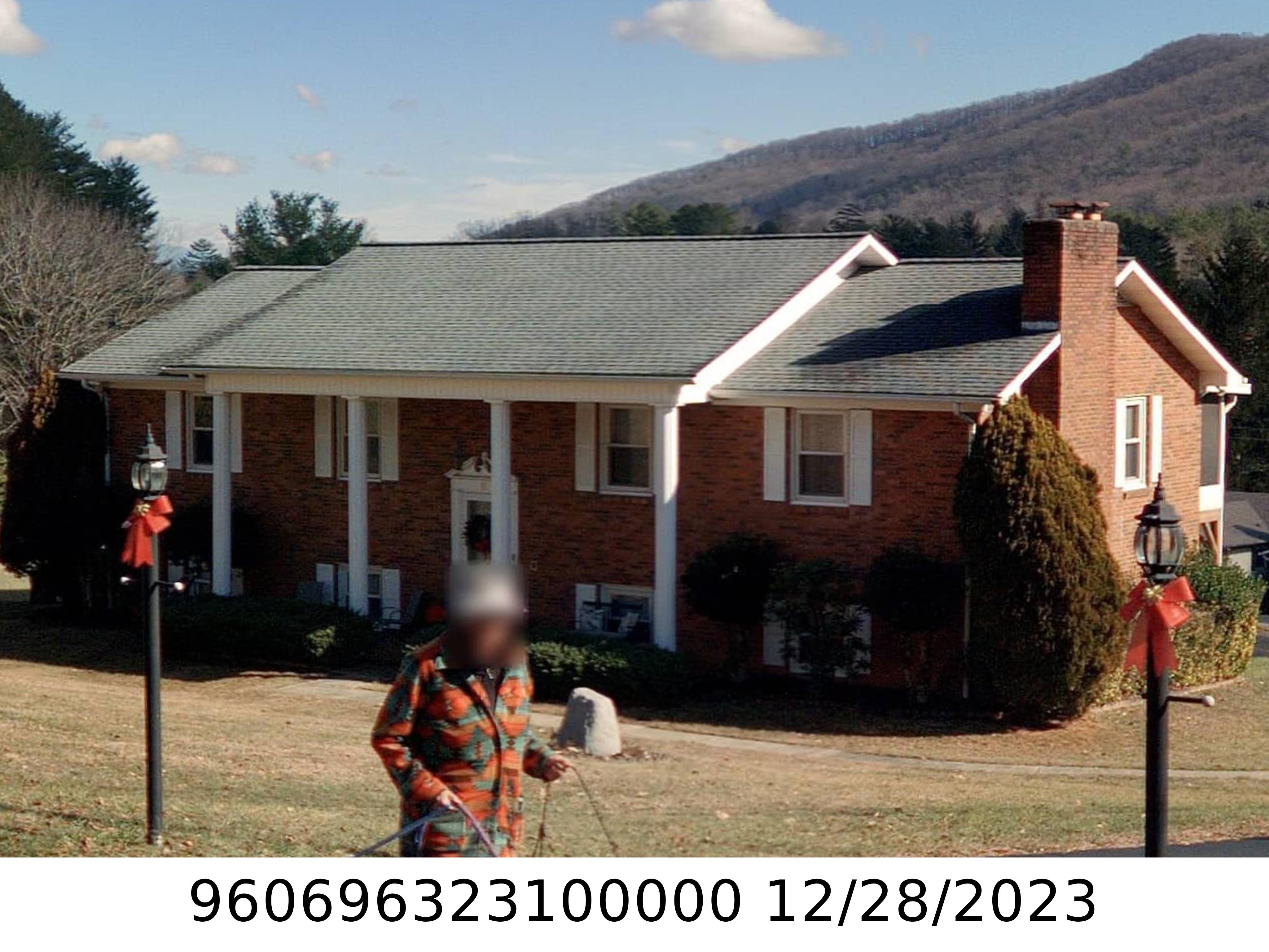 A picture of the property located at 11 SUN UP LN, CANDLER NC 28715.