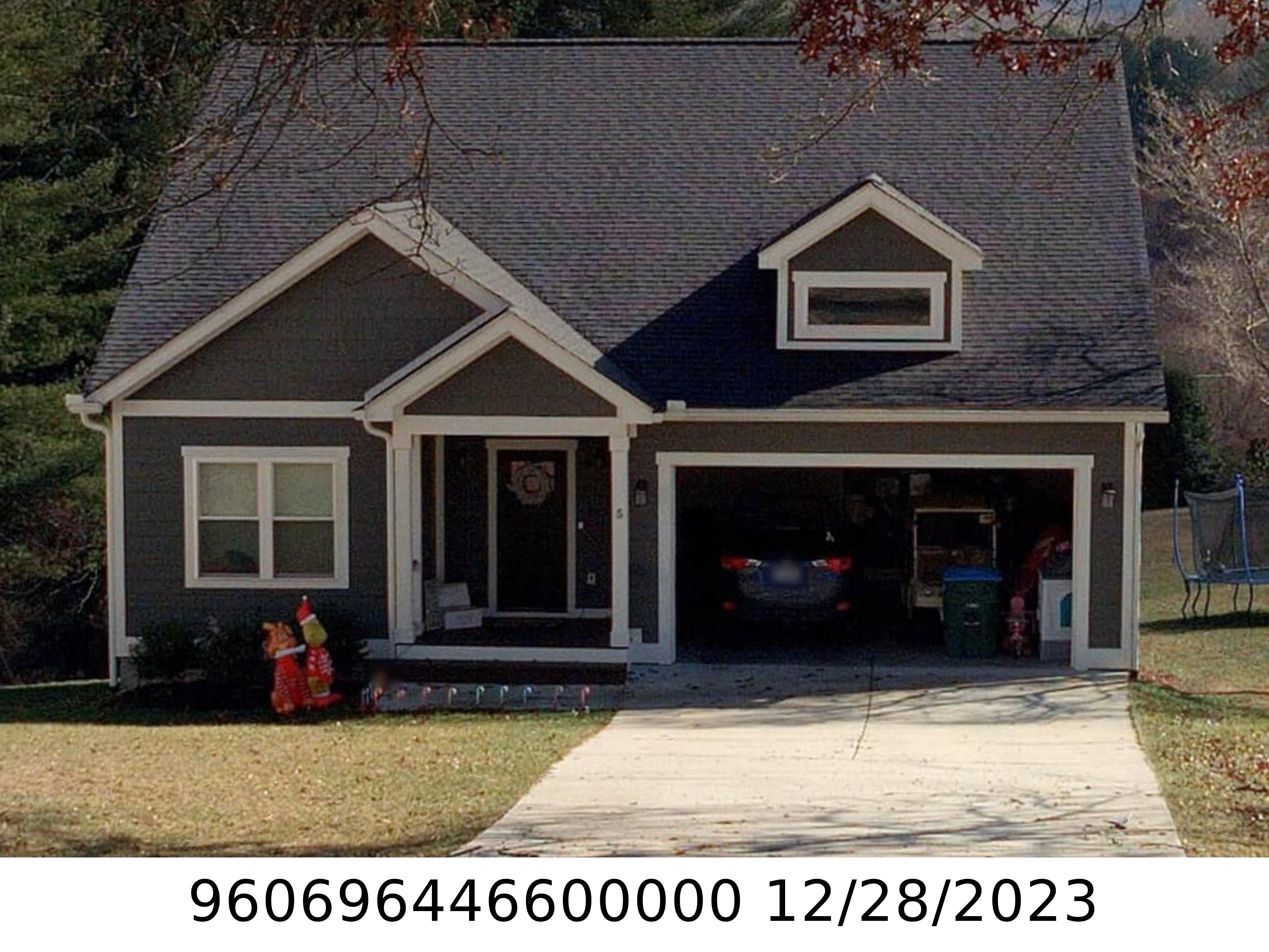 A picture of the property located at 5 SUN UP LN, CANDLER NC 28715.