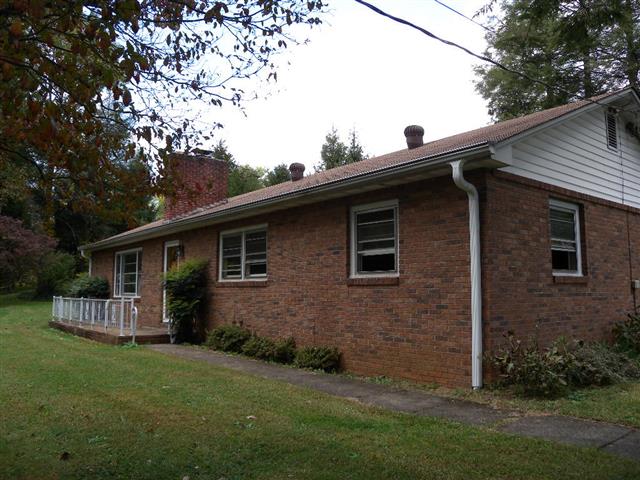 A picture of the property located at 11 FENDER LN, CANDLER NC 28715.