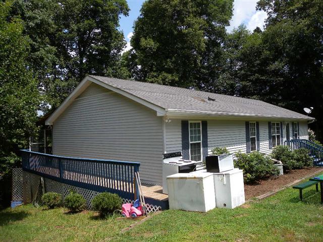 A picture of the property located at 40 FENDER LN, CANDLER NC 28715.