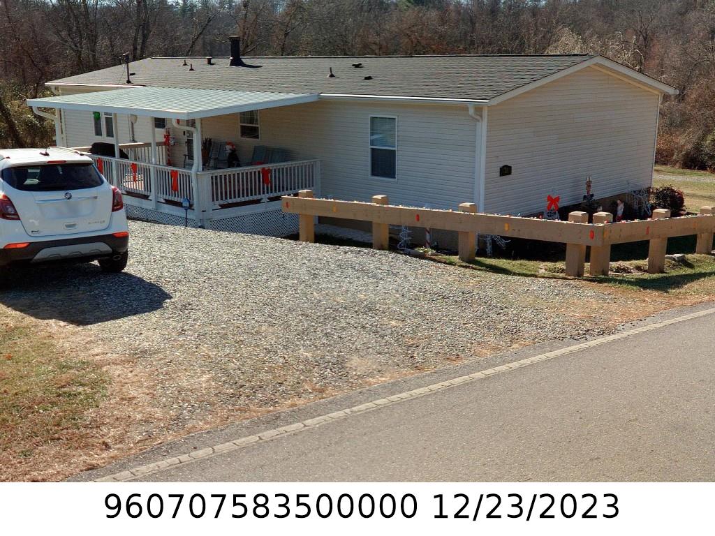 A picture of the property located at 71 BRADSHAW CIR, CANDLER NC 28715.