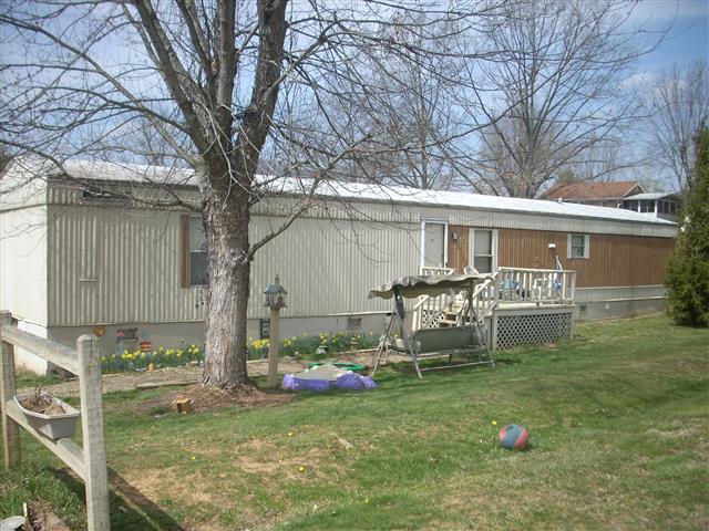 A picture of the property located at 115 BRADSHAW CIR, CANDLER NC 28715.