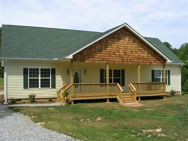 A picture of the property located at 122 BRADSHAW CIR, CANDLER NC 28715.