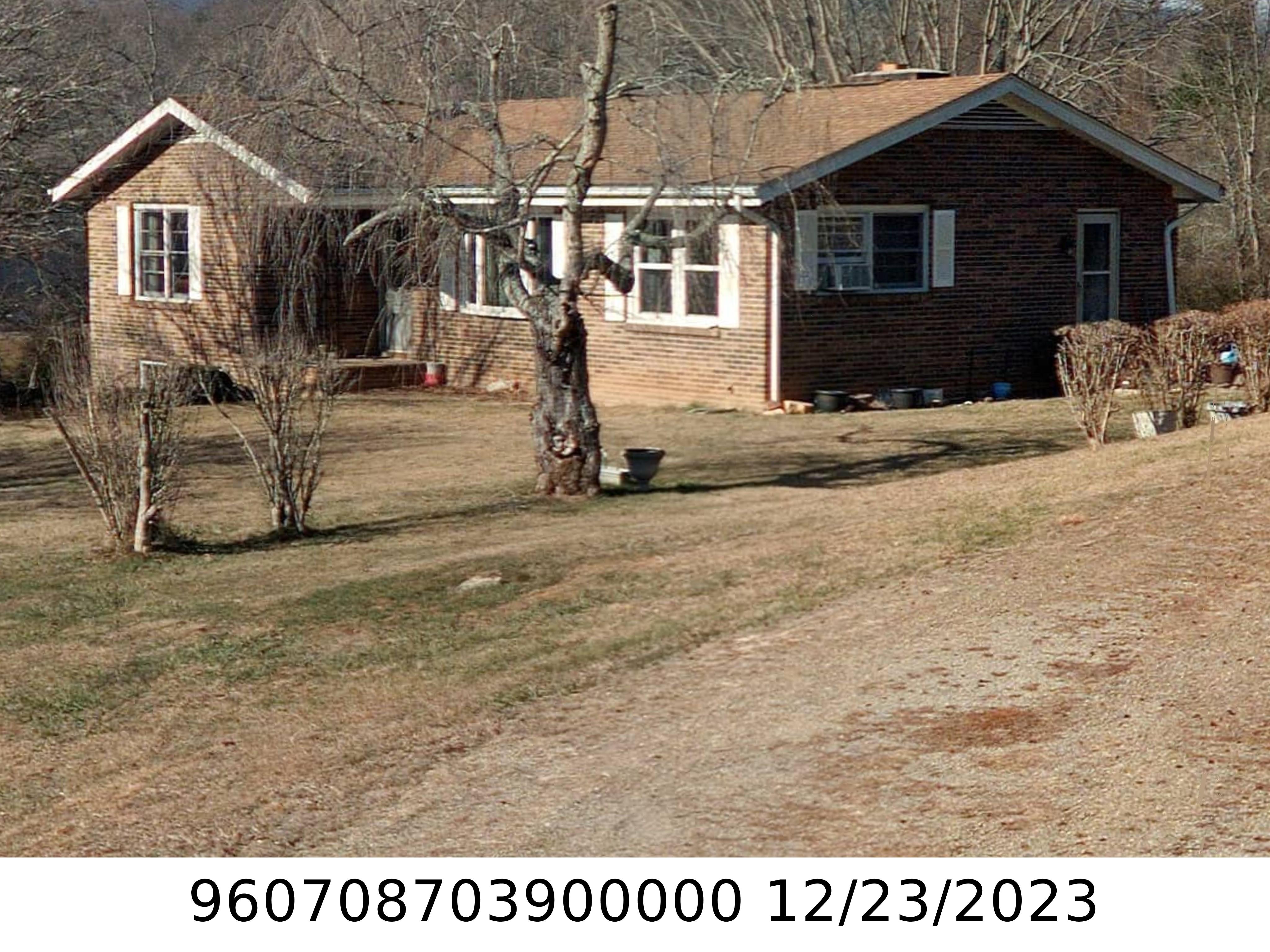A picture of the property located at 66 BRADSHAW CIR, CANDLER NC 28715.