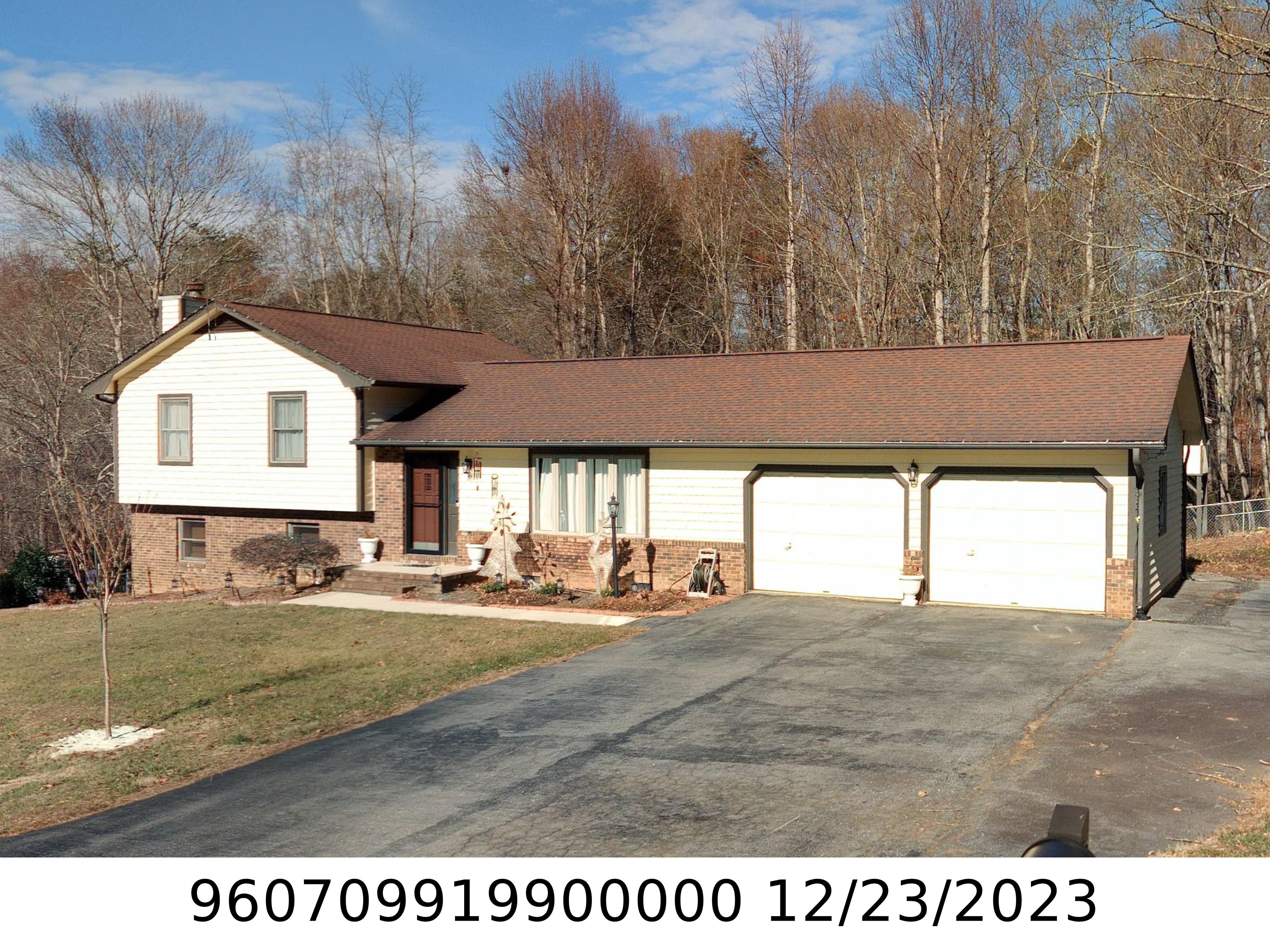 A picture of the property located at 20 COUNTRY LN, CANDLER NC 28715.