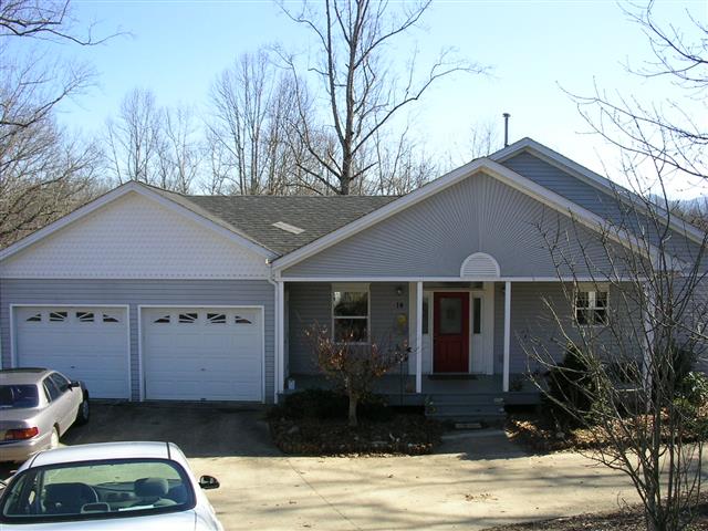 A picture of the property located at 14 BIRDSONG LN, CANDLER NC 28715.