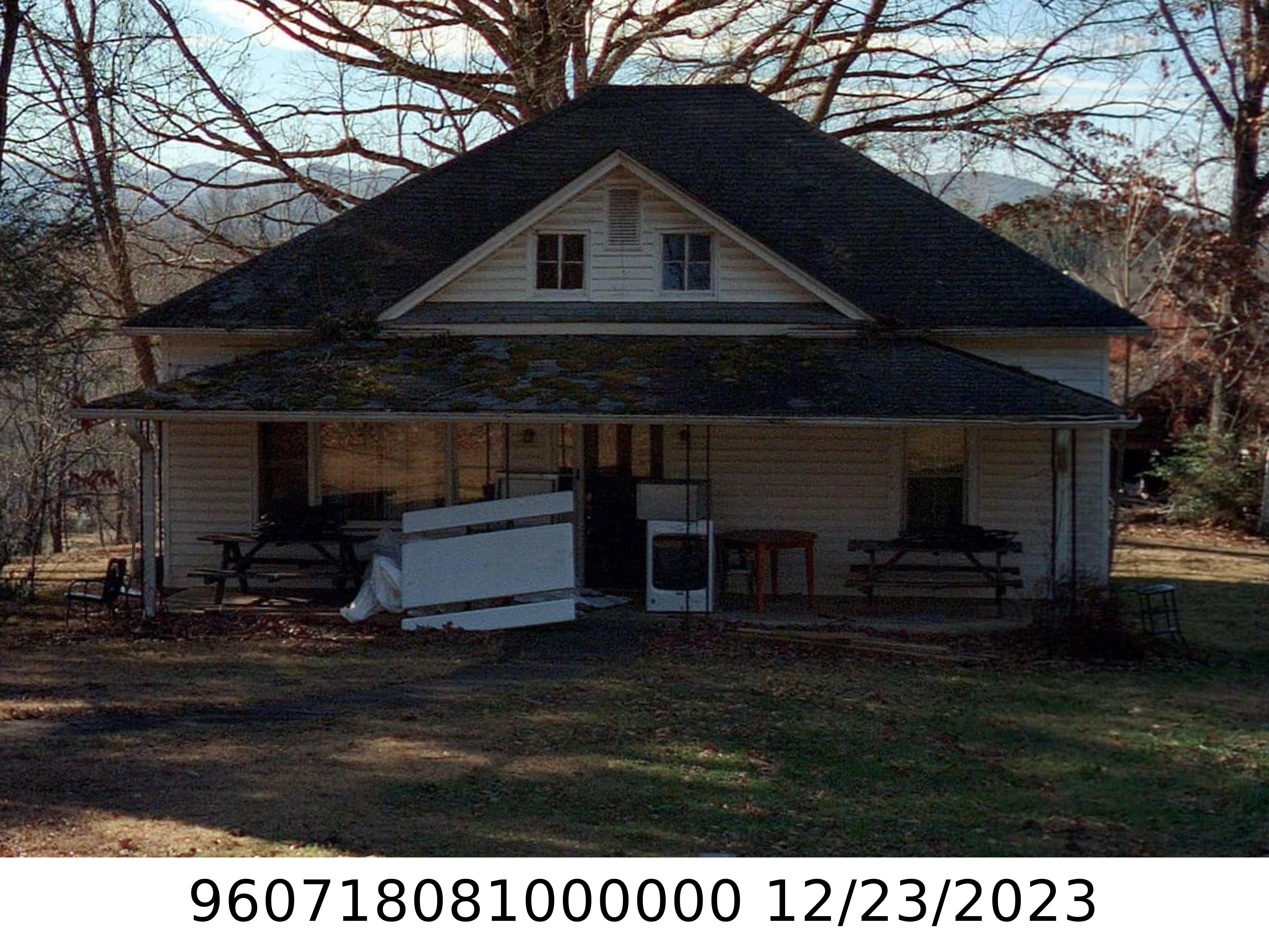 A picture of the property located at 21 LEROY ARRINGTON DR, CANDLER NC 28715.