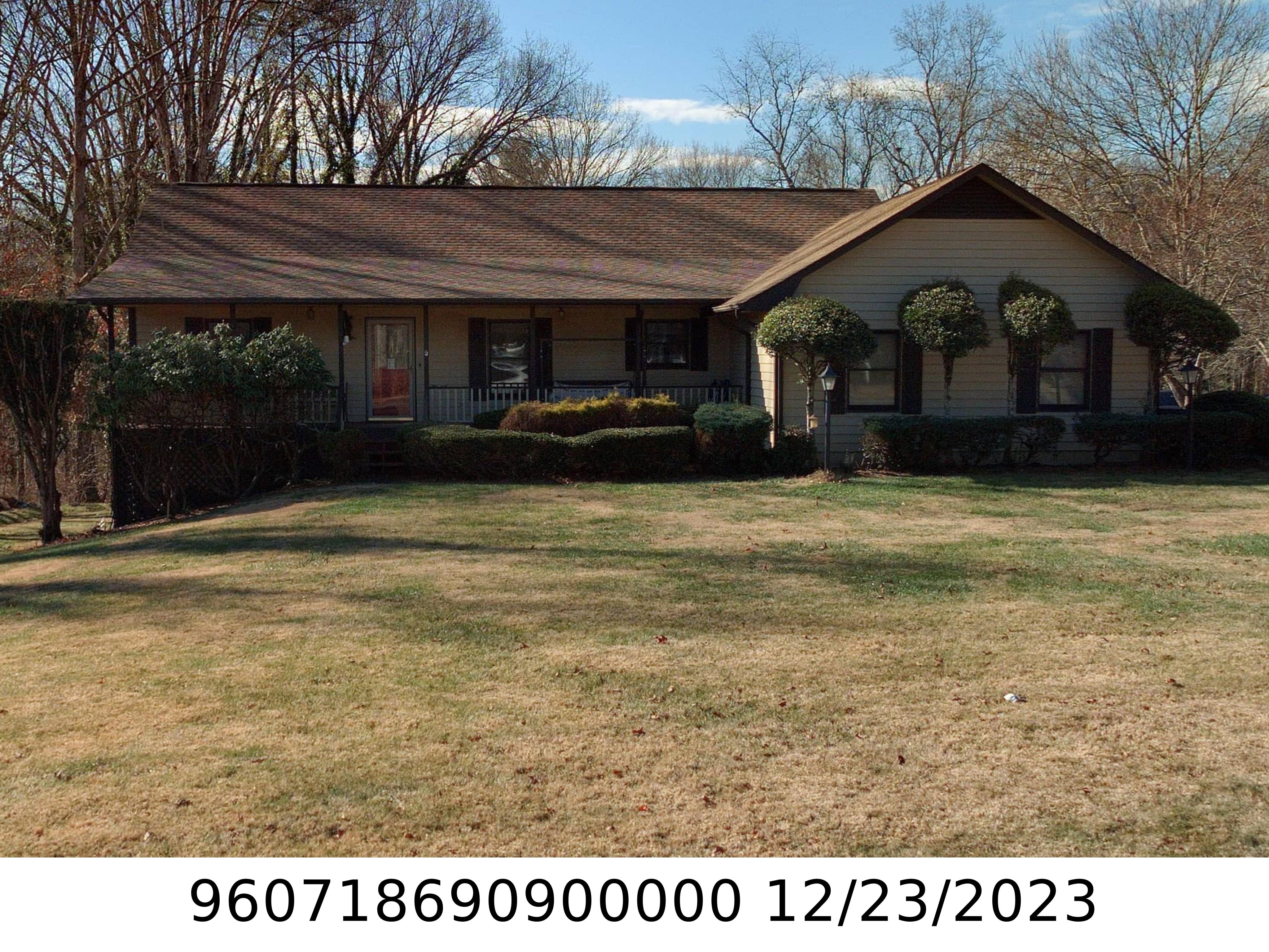 A picture of the property located at 5 COUNTRY LN, CANDLER NC 28715.