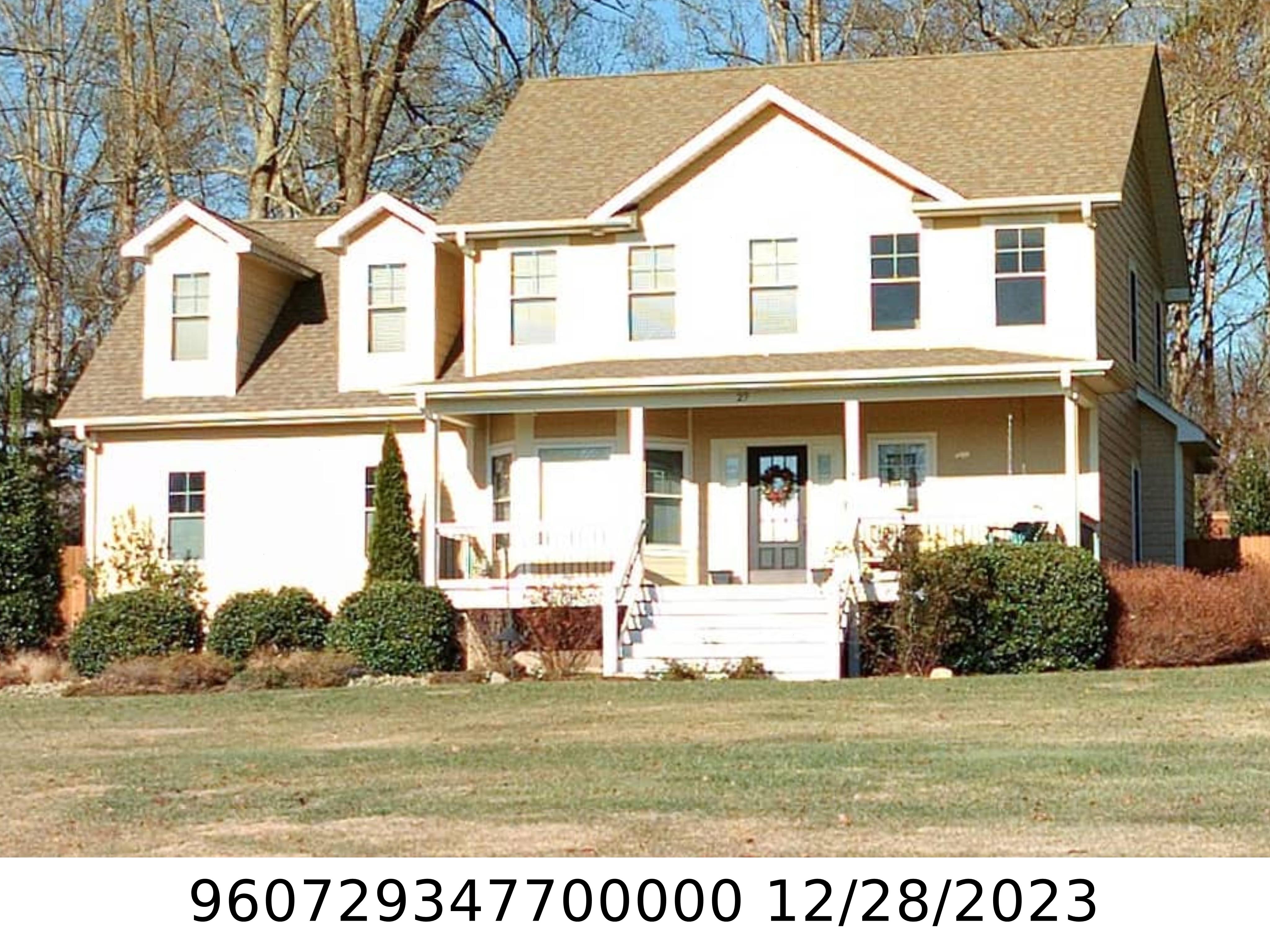A picture of the property located at 27 FARM POND LN, CANDLER NC 28715.