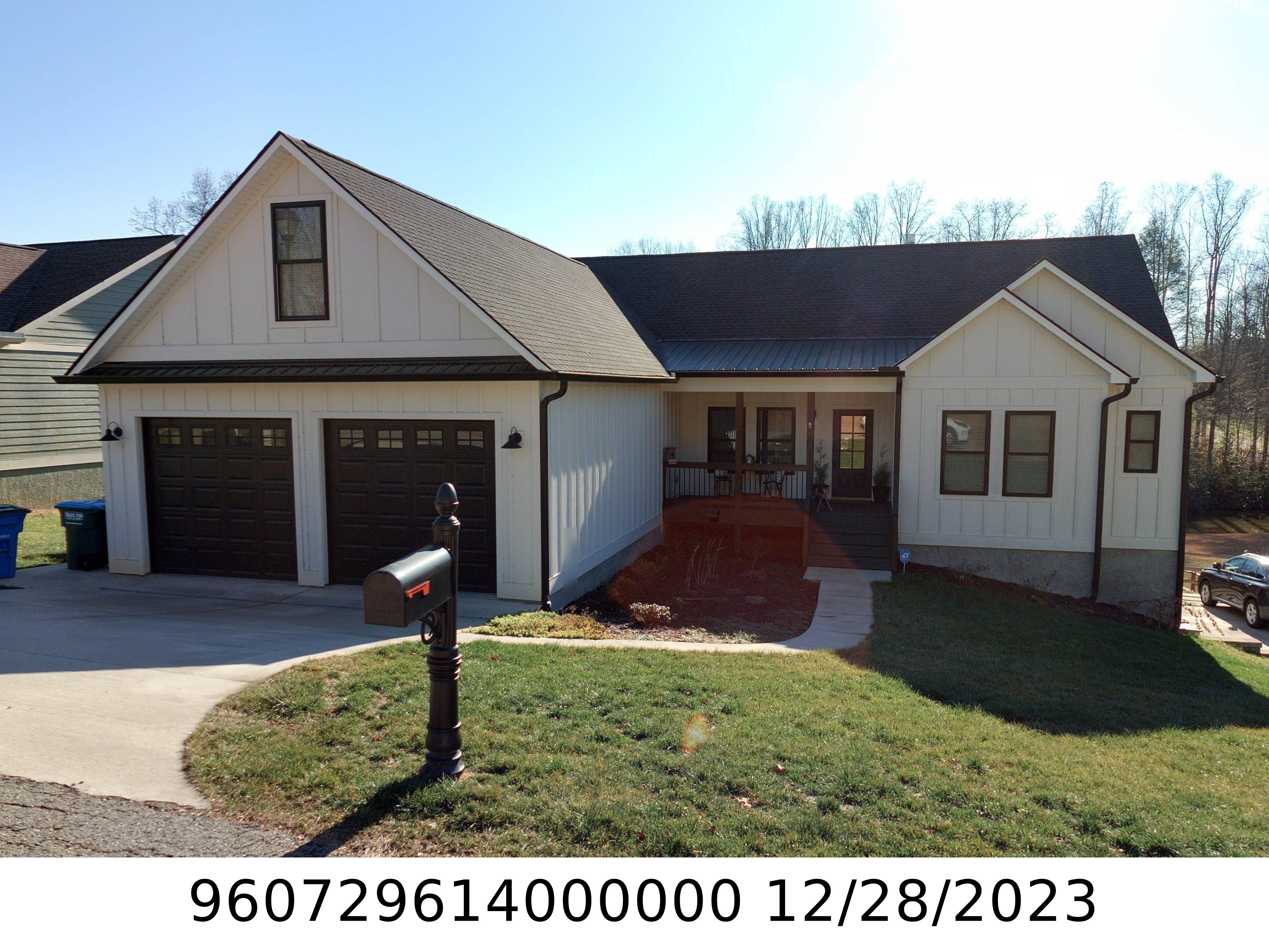 A picture of the property located at 8 FARM POND LN, CANDLER NC 28715.