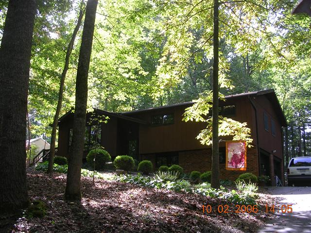 A picture of the property located at 26 BRADSHAW LN, CANDLER NC 28715.